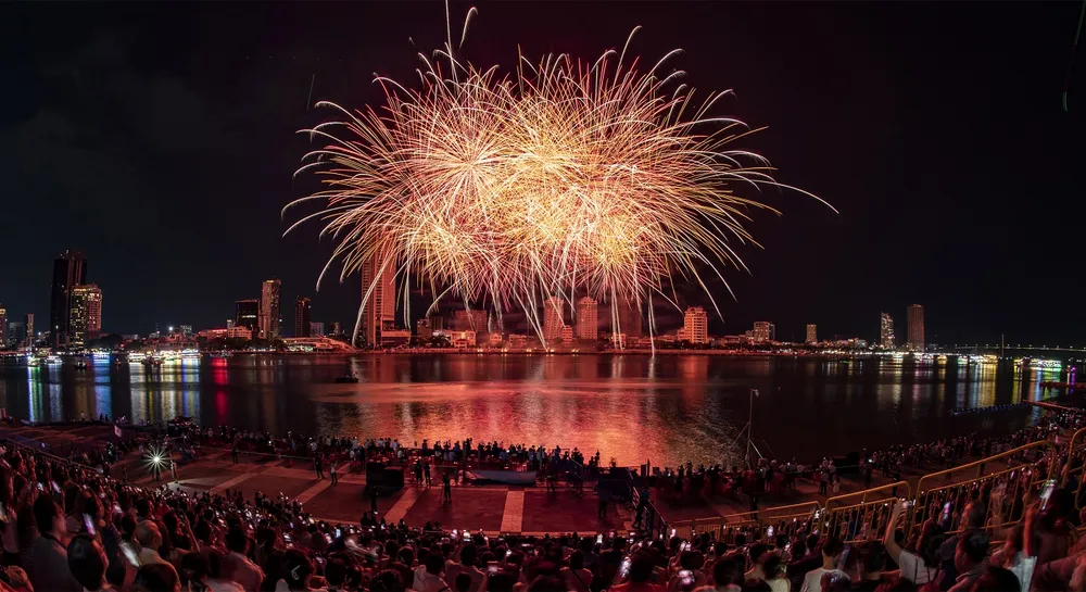 DIFF thu hút hàng vạn người dân và du khách theo dõi tại Đà Nẵng DIFF thu hút hàng vạn người dân và du khách theo dõi tại Đà Nẵng