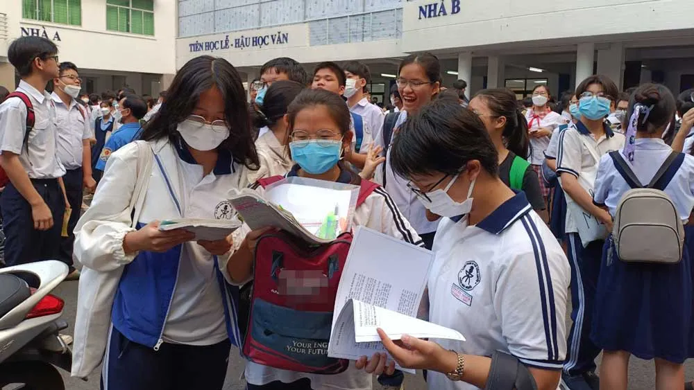 Thí sinh tham dự Kỳ thi tuyển sinh lớp 10 Trường Phổ thông Năng khiếu năm học 2023-2024