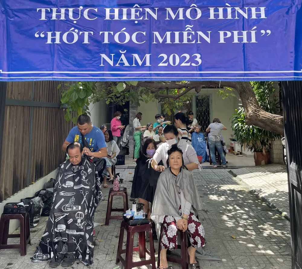 Hớt tóc miễn phí ảnh 1