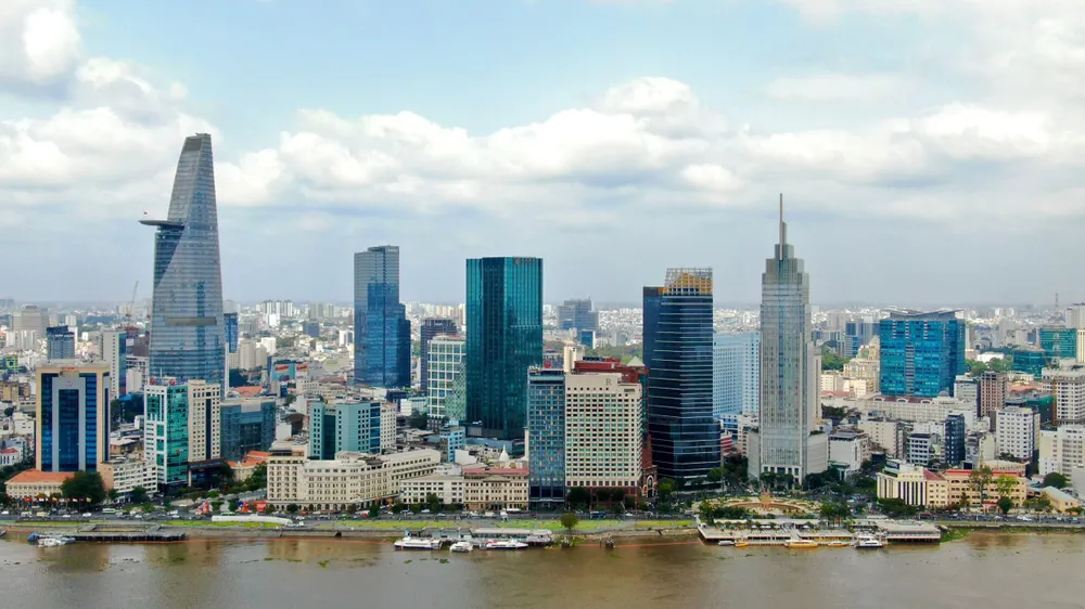 Trung tâm TPHCM nhìn từ trên cao. Ảnh: HOÀNG HÙNG