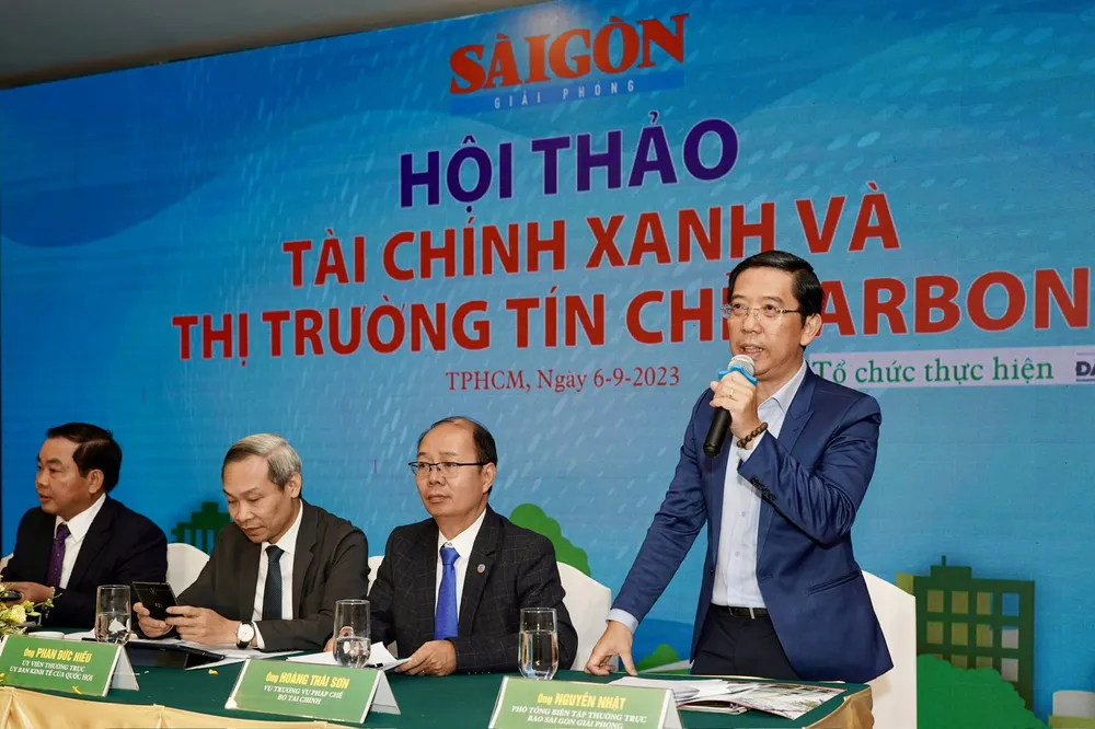 Nhà báo Nguyễn Nhật, Phó Tổng Biên tập Thường trực Báo SGGP gửi lời cảm ơn đến các đại biểu dự hội thảo. Ảnh: HOÀNG HÙNG