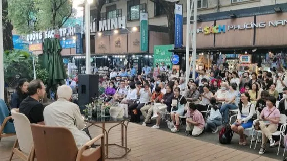 Một buổi giao lưu tại Đường sách TPHCM trước đó