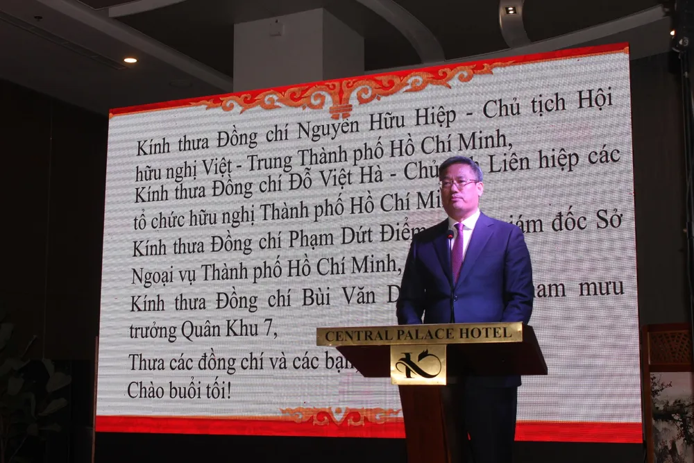 Tổng Lãnh sự Trung Quốc tại TPHCM Ngụy Hoa Tường phát biểu tại buổi họp mặt