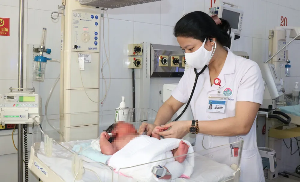 Bé sơ sinh có cân nặng 6,1kg