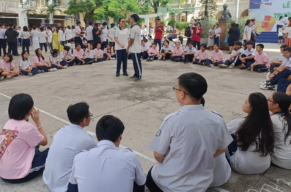 Học sinh Trường THPT chuyên Trần Đại Nghĩa (quận 1, TPHCM) tham gia hoạt động bồi dưỡng kỹ năng sống Học sinh Trường THPT chuyên Trần Đại Nghĩa (quận 1, TPHCM) tham gia hoạt động bồi dưỡng kỹ năng sống