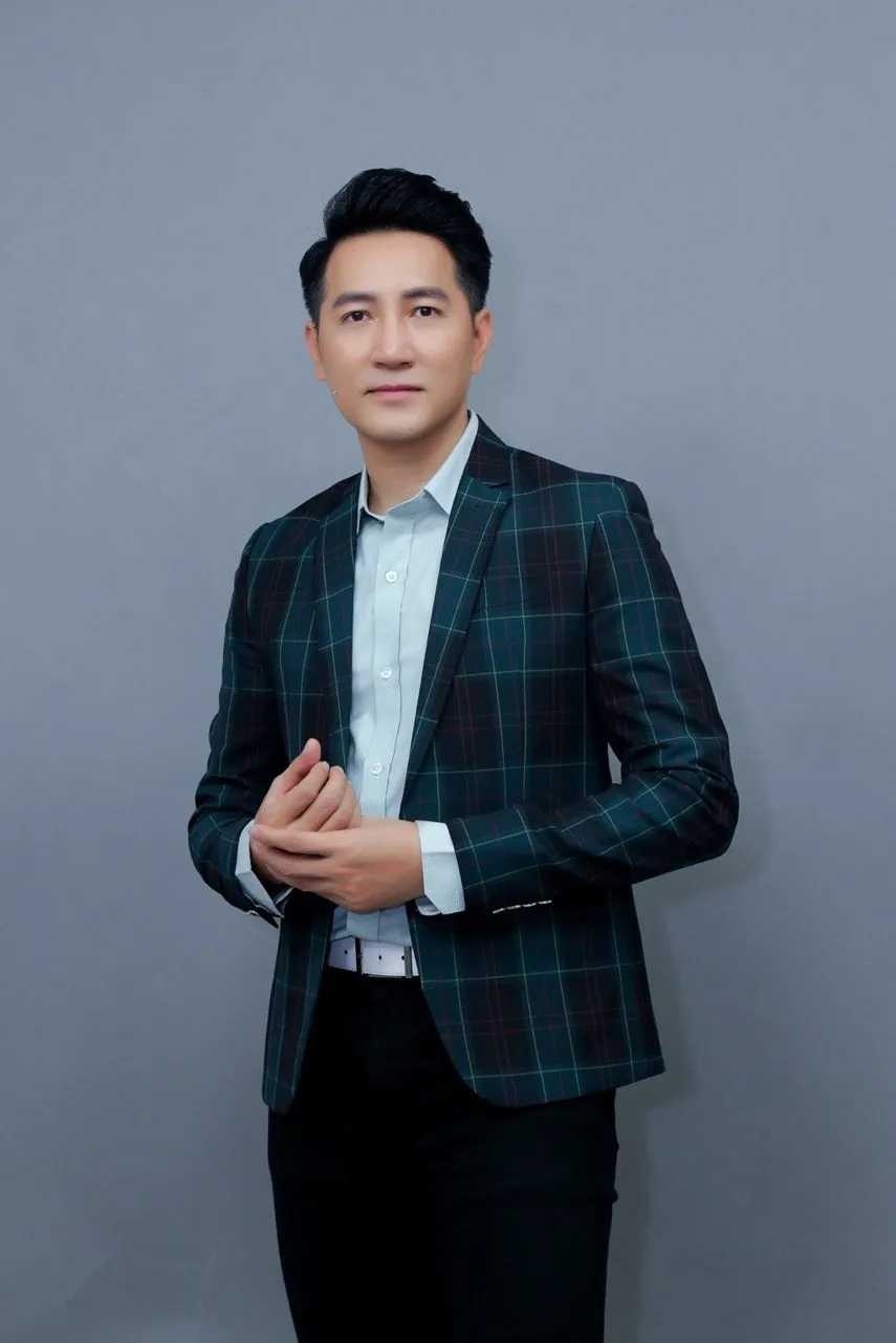 Ca sĩ Nguyễn Phi Hùng