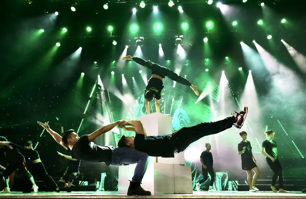 Các nghệ sĩ đang tập luyện. Ảnh: DŨNG PHƯƠNG