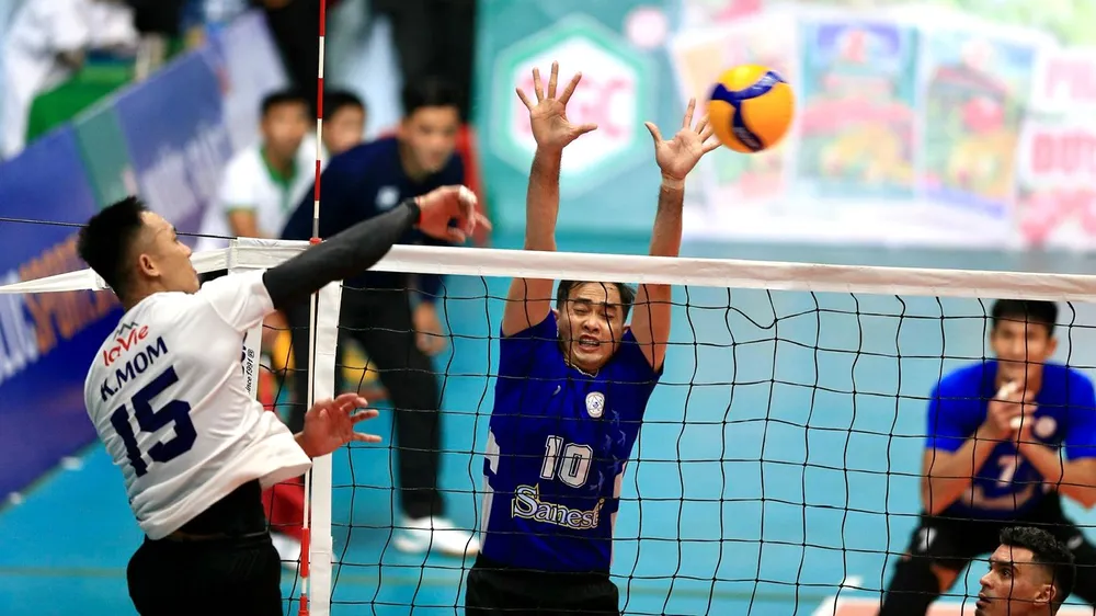 Chủ công R.Mom (Campuchia) chơi ấn tượng trong màu áo đội nam Long An