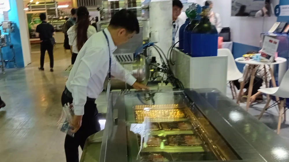 Doanh nghiệp trưng bày sản phẩm tại triển lãm