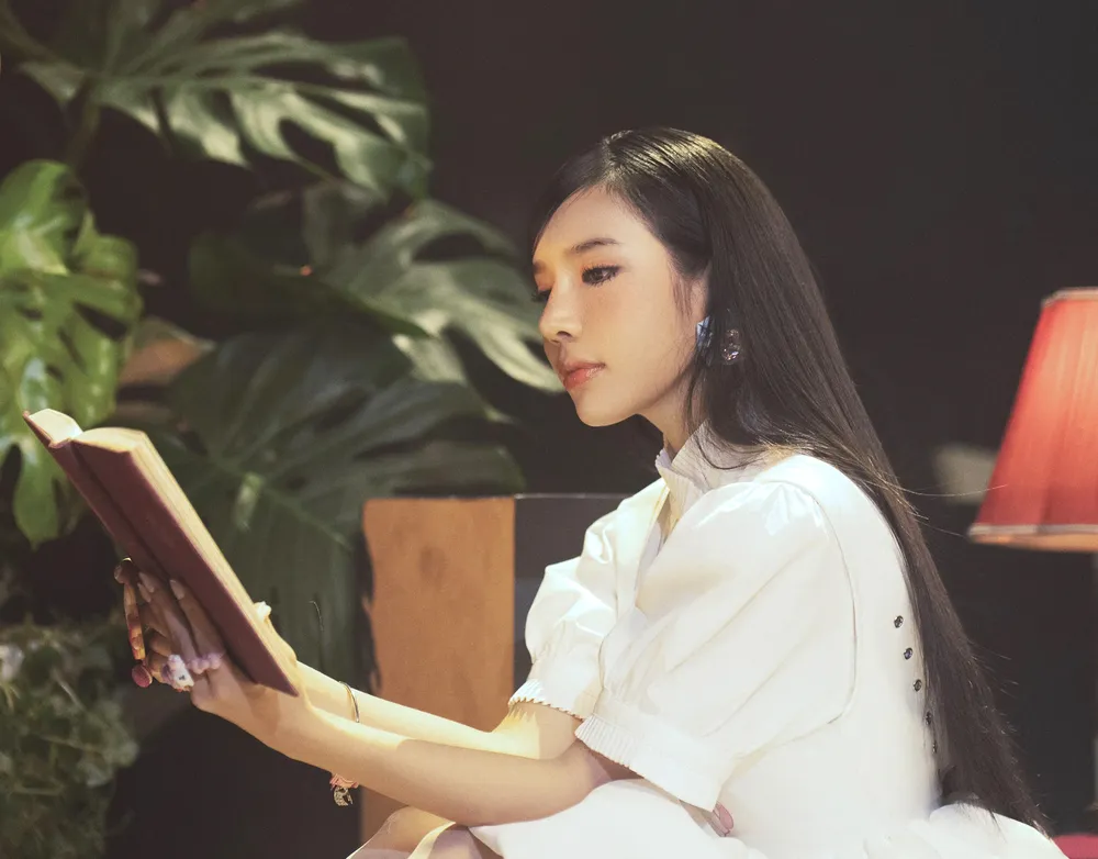 Ca sĩ Lyly: Đa năng, hết mình với âm nhạc ảnh 1