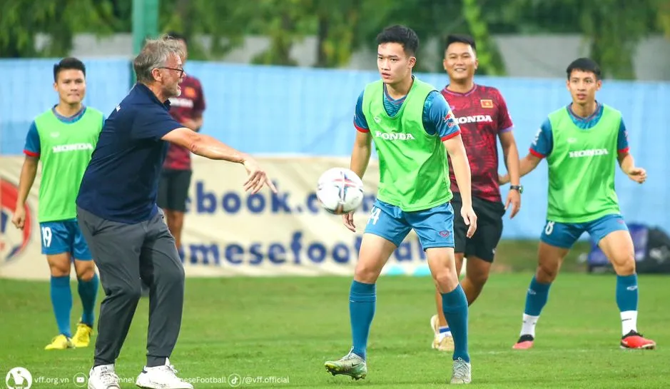 HLV Philippe Troussier sẵn sàng đương đầu thử thách. Ảnh: P.MINH