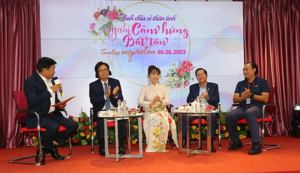 Talkshow "Nguồn cảm hứng bất tận" do HDBank tổ chức có sự tham gia trực tiếp giữa các lãnh đạo cao cấp nhất của HDBank là ông Kim Byoung Ho - Chủ tịch HĐQT, bà Nguyễn Thị Phương Thảo - Phó Chủ tịch Thường trực HĐQT, CEO Phạm Quốc Thanh và những lãnh đạo cấp cao nhất của đối tác chiến lược cùng toàn thể 20.000 nhân viên trên toàn hệ thống