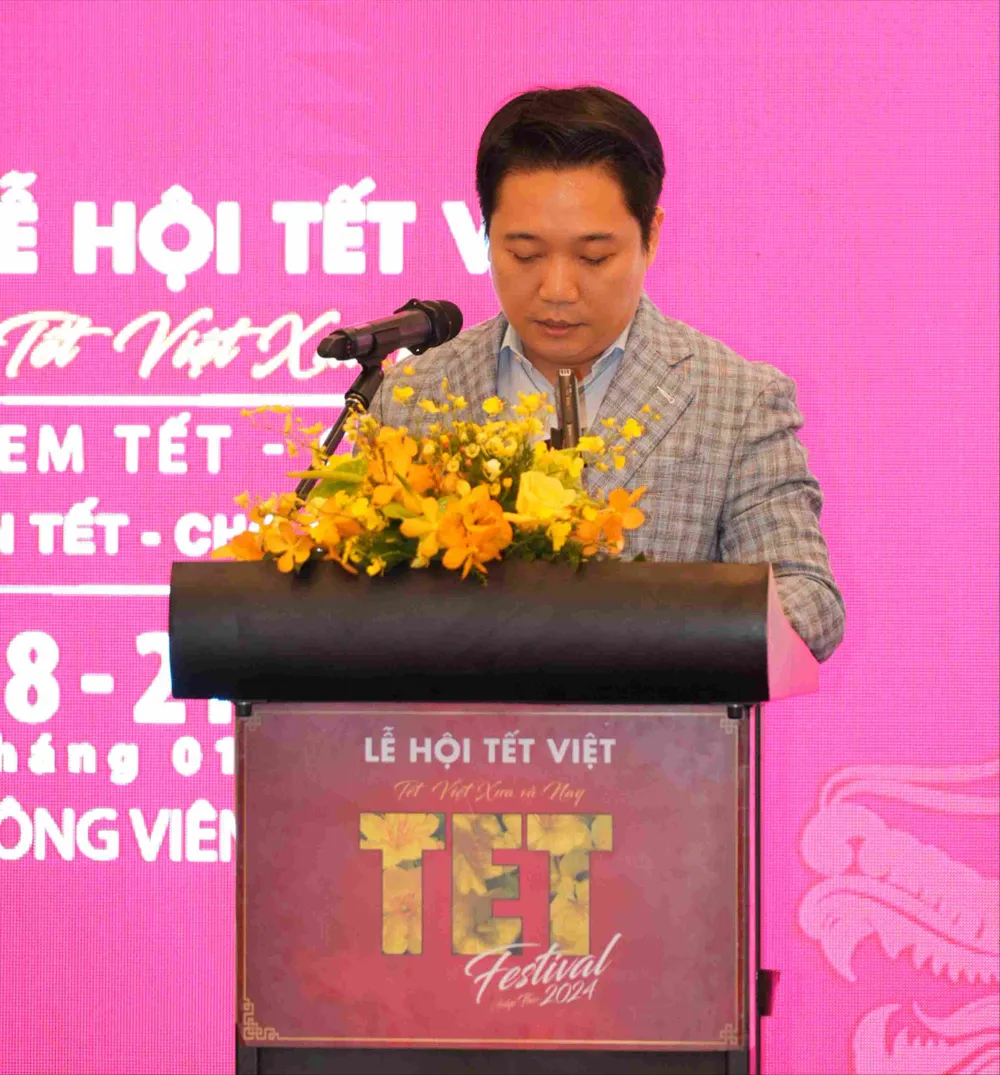 anh-1-ong-le-truong-hien-hoa-pho-giam-doc-so-du-lich-tphcm-truong-ban-to-chuc-le-hoi-tet-viet-2024-phat-bieu-tai-hop-bao-1090-8095.jpg
