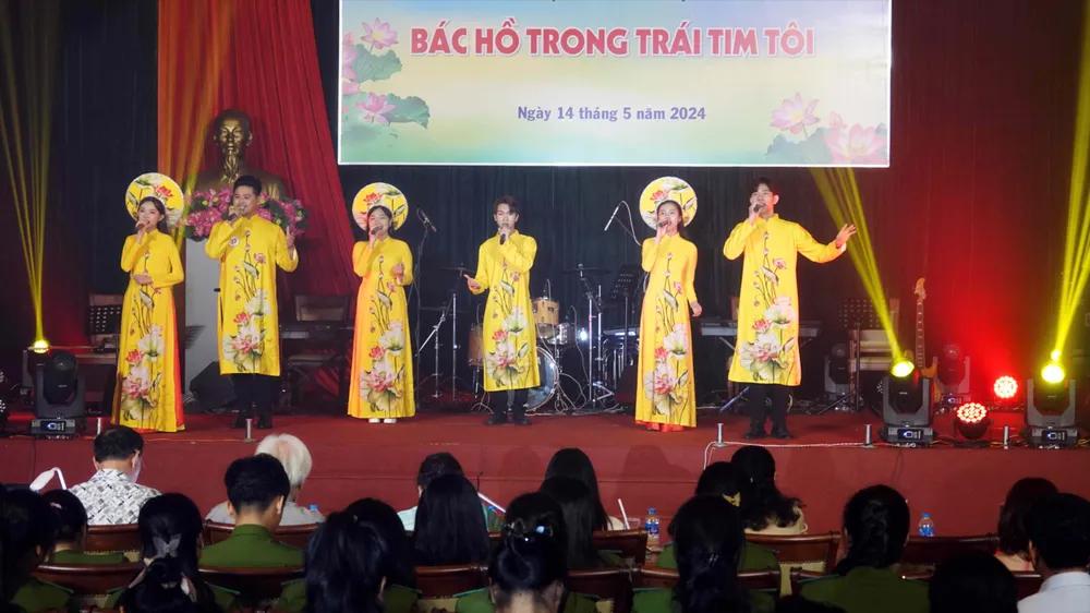 Tiet muc Sang mai ten nguoi Ho Chi Minh.JPG