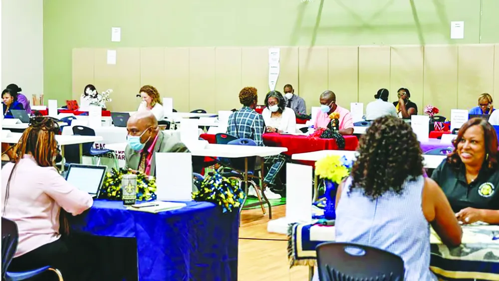 Người lao động Mỹ tham gia hội chợ việc làm. Ảnh: NATRICE MILLER