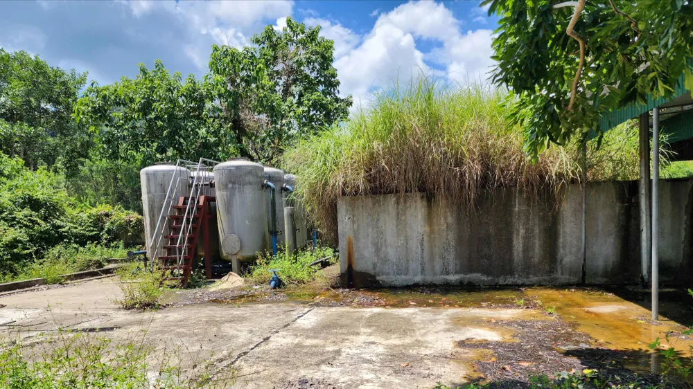 Cảnh nhếch nhác, bỏ hoang tại nhà máy nước sạch ở khu tái định cư Hói Trung