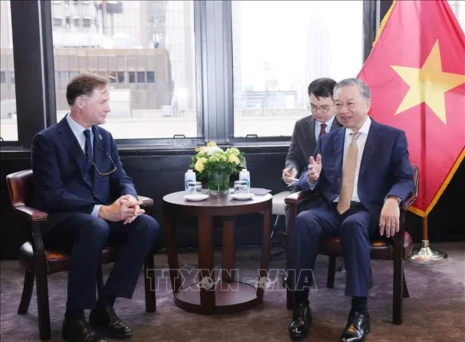 Tổng Bí thư, Chủ tịch nước Tô Lâm tiếp Chủ tịch Phụ trách Đối ngoại Toàn cầu của Tập đoàn Meta, ông Nick Clegg. Ảnh: TTXVN