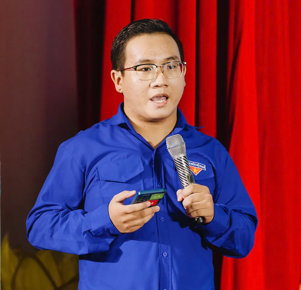 Anh3-Anh LÊ BÁ HƯNG, Bí thư Đoàn Học viện Cán bộ TPHCM khóa VIII.jpg