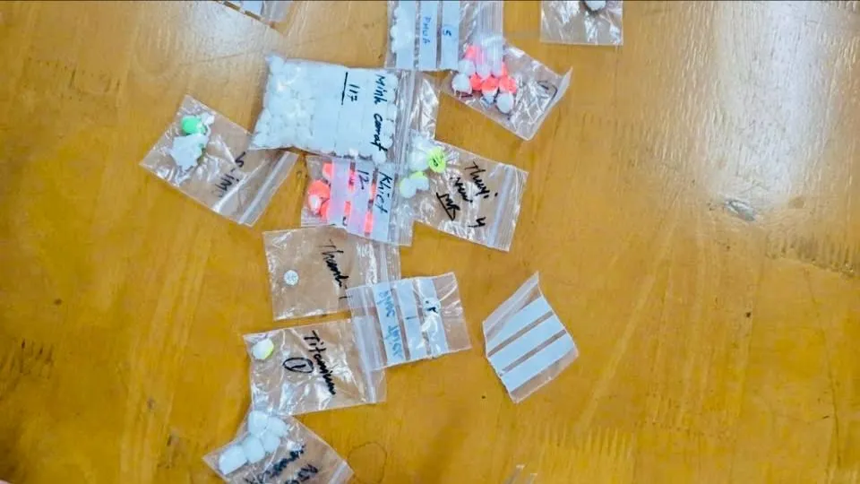 Kim cương bị tạm giữ.jpg