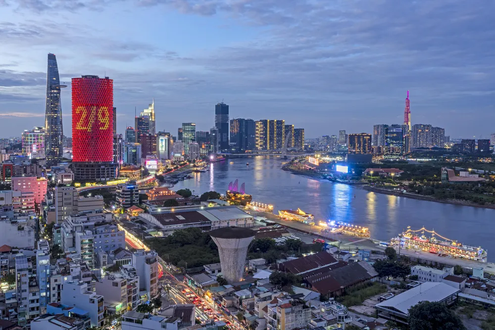 nguyen van phung-0908792297-ruc ro thanh pho toi yeu.jpeg