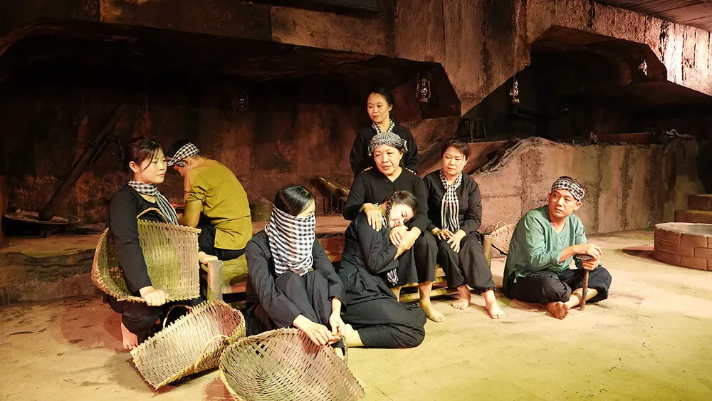 Má Tám Rành và các thanh niên du kích Củ Chi trong chương trình