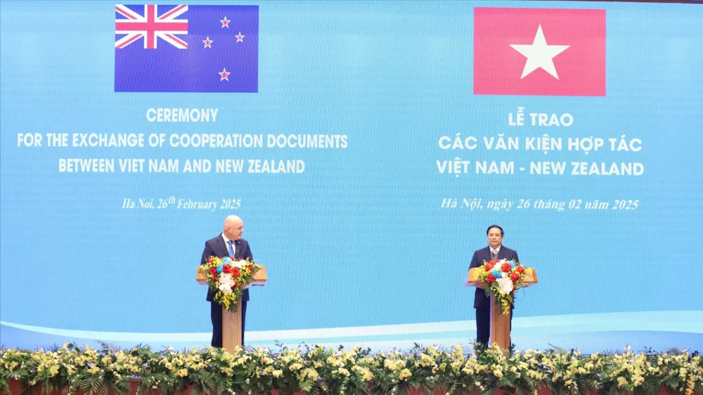 Thủ tướng Phạm Minh Chính và Thủ tướng New Zealand Christopher Luxon gặp gỡ báo chí.jpg