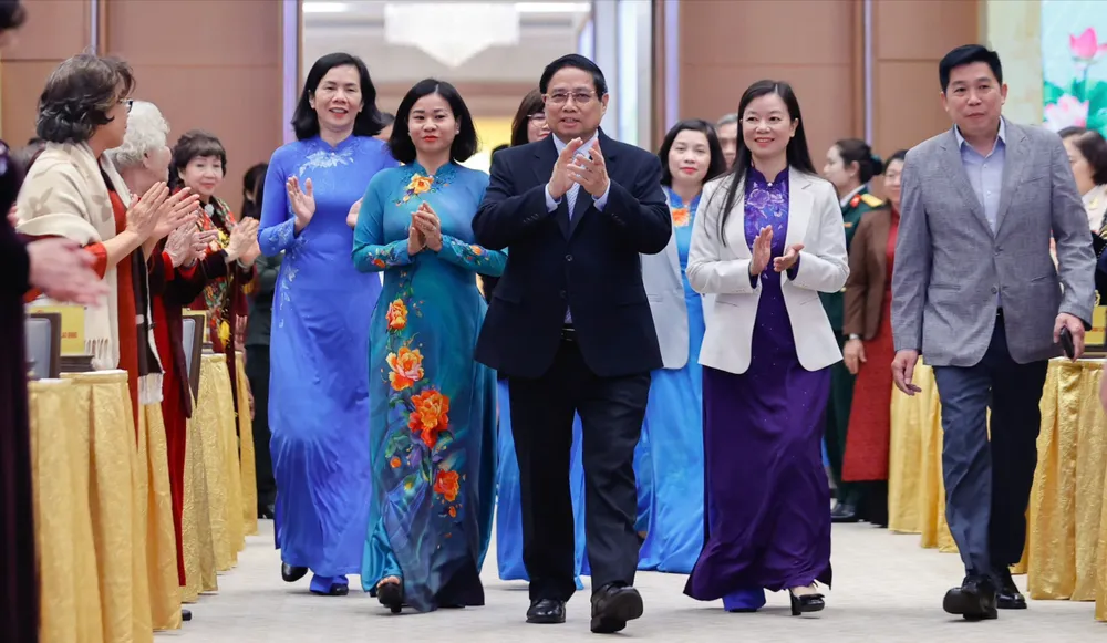 Thủ tướng Phạm Minh Chính gặp mặt các nữ Anh hùng lực lượng vũ trang nhân dân, nữ Anh hùng lao động, nữ tướng, nhà khoa học nữ và Lễ kỷ niệm 40 năm Giải thưởng Kovalevskaia và trao giải năm 2024, sáng 8-3.jpg