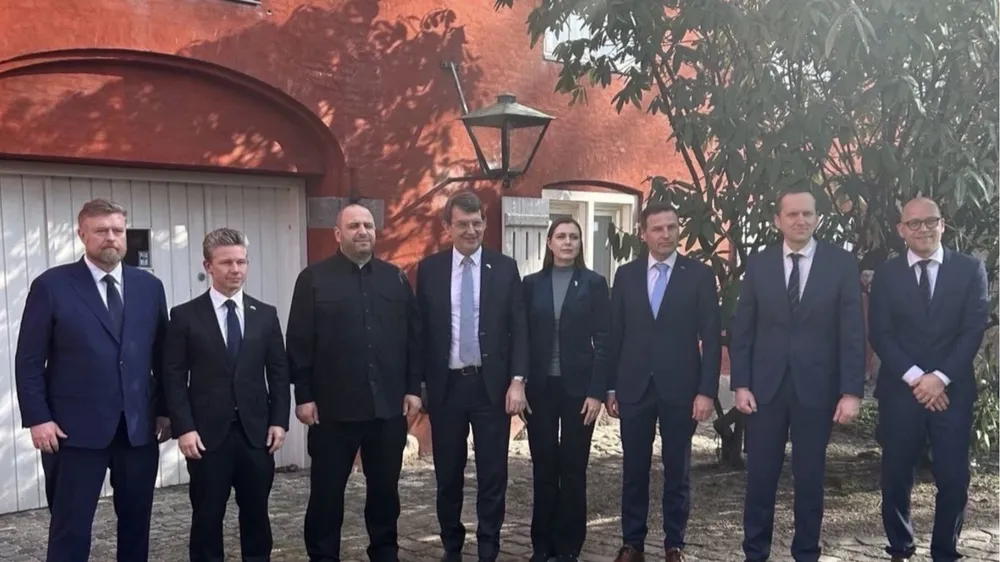 Bộ trưởng Quốc phòng 8 nước Bắc Âu và Baltic tham gia cuộc họp tại Copenhagen, Đan Mạch ngày 8-3-2025 Ảnh: Dovilė Šakalienė/X