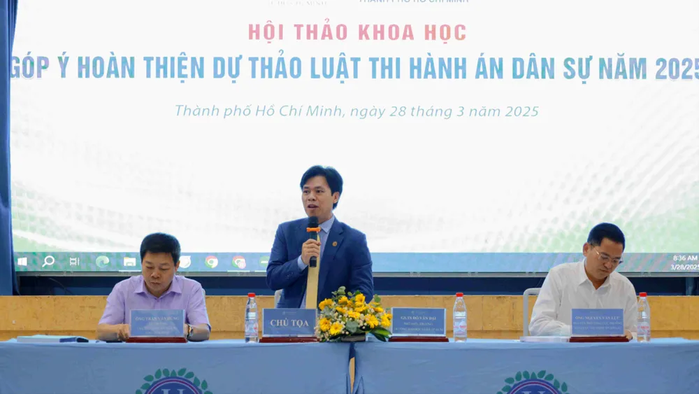 GS.TS. Đỗ Văn Đại, Phó Hiệu trưởng Trường Đại học Luật TPHCM phát biểu tại hội thảo 