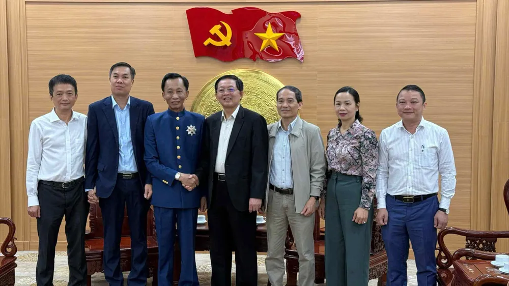 Hiệp sĩ Đại Thánh Giá và đoàn công tác tại Tỉnh ủy Bình Định