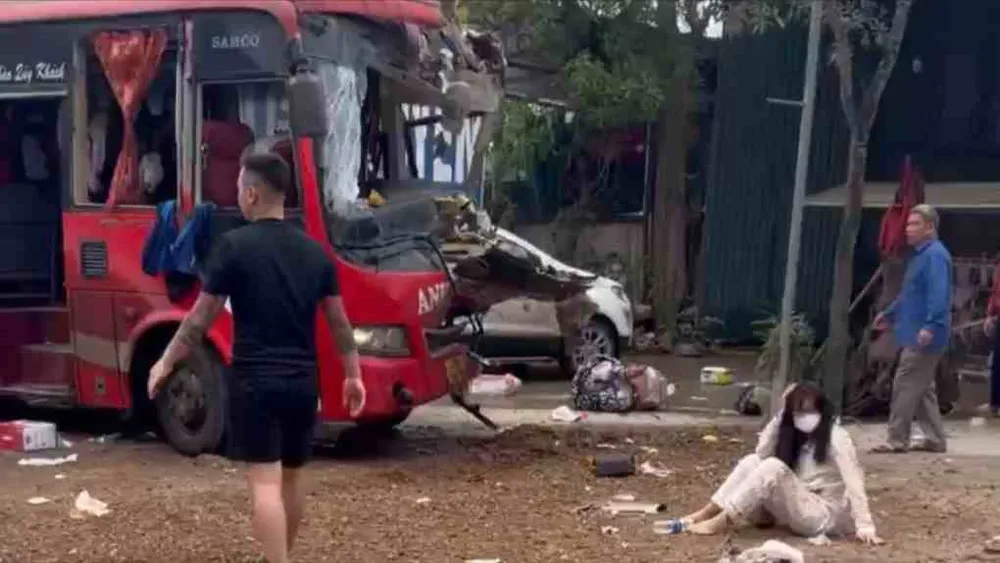 Hiện trường vụ tai nạn giao thông tại Tuyên Quang ngày 6-4