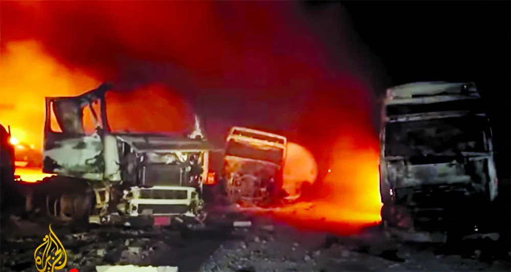 Mỹ tấn công kho nhiên liệu Ras Isa ở Yemen. Ảnh: AL JAZEERA