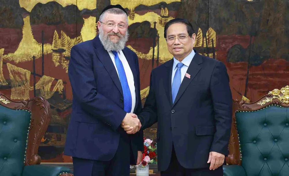 Thủ tướng Phạm Minh Chính tiếp ông Rabbi Yoav Ben Tzur, Bộ trưởng Lao động Israel, sáng 21-5. Ảnh: VIẾT CHUNG