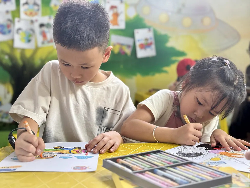 PSA Anh10-vẽ được quà.jpg