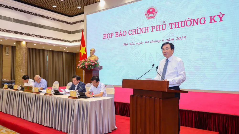 Văn phòng Chính phủ tổ chức buổi họp báo Chính phủ thường kỳ tháng 5. Ảnh: VIẾT CHUNG