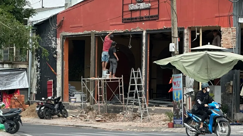 Một công trình sửa chữa tại đường Dương Quảng Hàm, phường An Nhơn, TPHCM