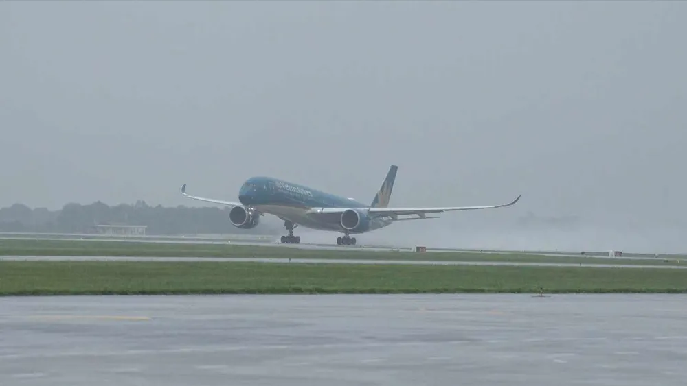 Hàng không hủy hàng loạt chuyến bay do ảnh hưởng bão số 3