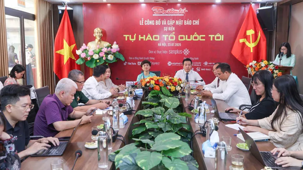 Quang cảnh lễ công bố sự kiện “Tự hào Tổ quốc tôi”.