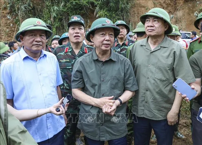 Phó Thủ tướng Trần Hồng Hà trực tiếp chỉ đạo khắc phục hậu quả thiên tai ở Điện Biên. Ảnh: TTXVN