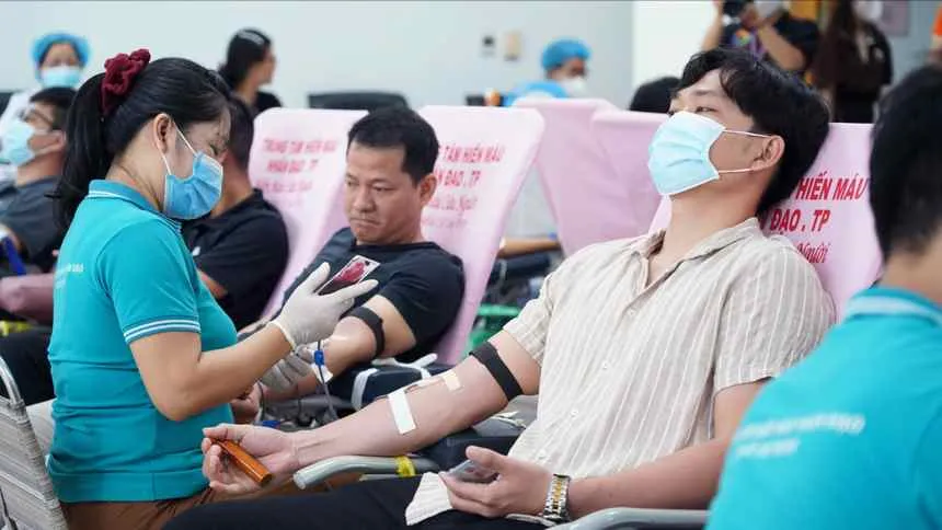 Hiến máu tình nguyện