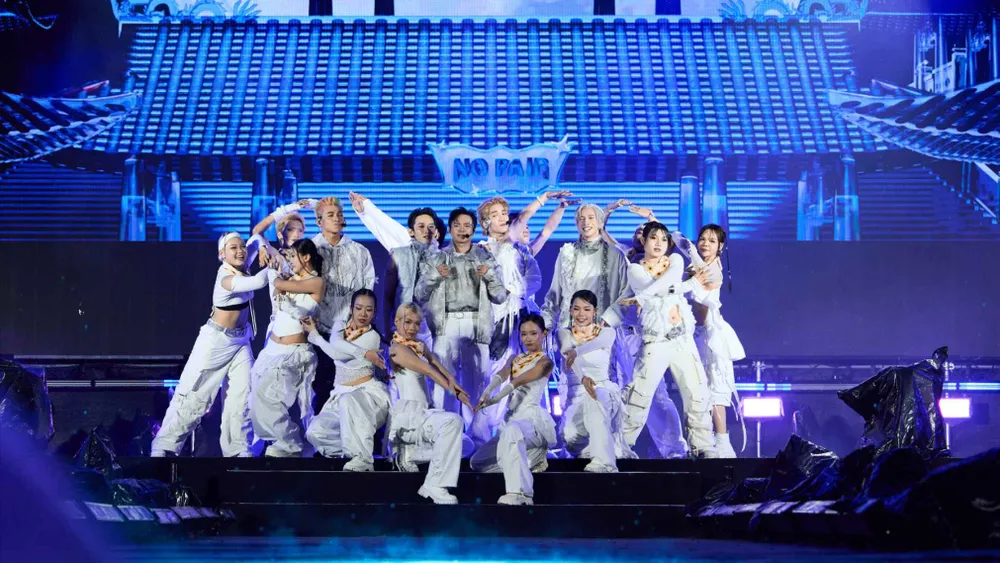 Nhóm nhạc B.O.F. trong một buổi biểu diễn