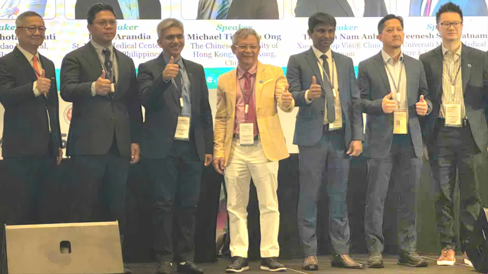 TS-BS Tăng Hà Nam Anh (giữa) được bầu làm Chủ tịch Hội AAA nhiệm kỳ 2025-2026