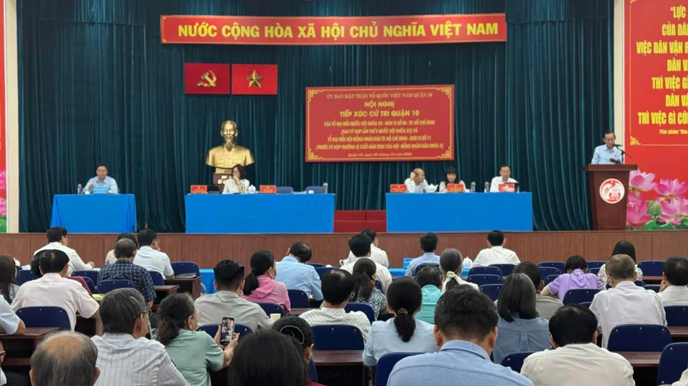 Quang cảnh buổi tiếp xúc cử tri ở quận 10 trước đây