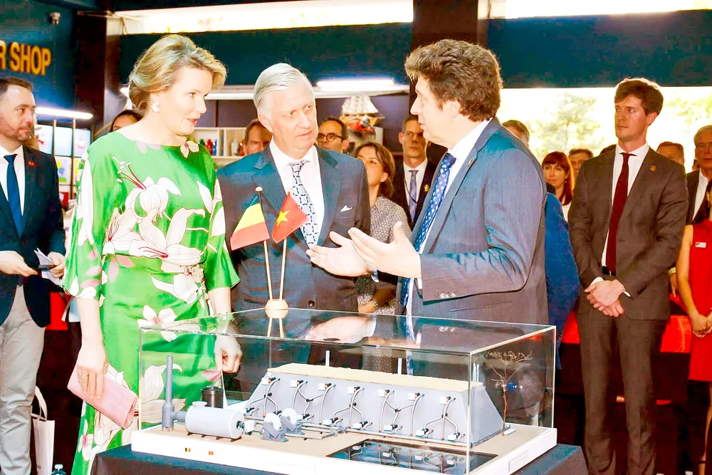 Các đoàn khách quốc tế tham quan Bảo tàng Chứng tích chiến tranh