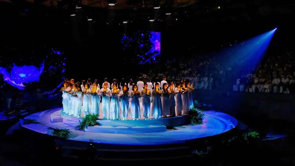 Không gian tối giản dẫn dắt khán giả vào thế giới nội tâm của chính mình