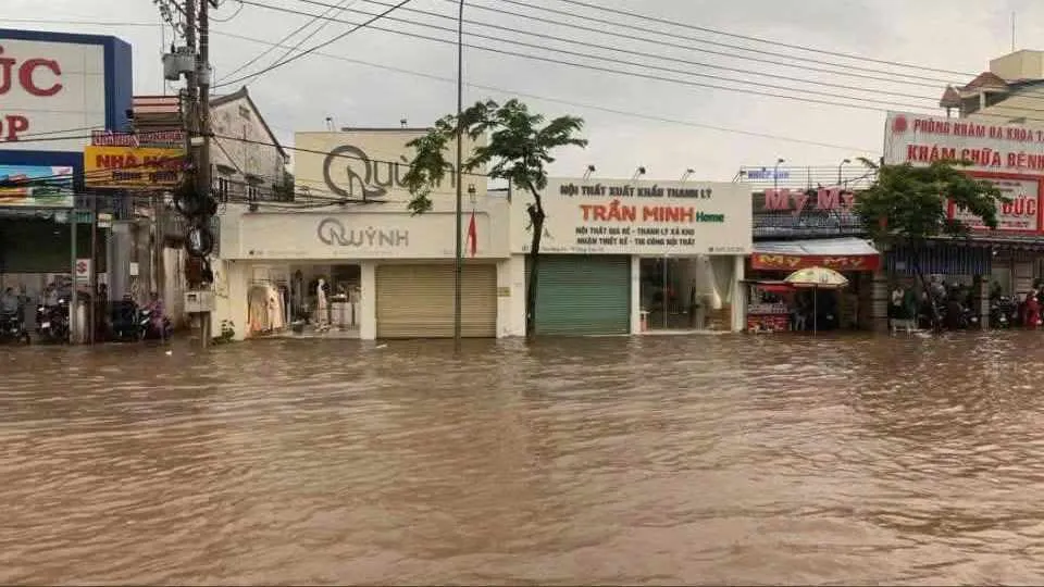 Mưa lớn gây ngập nhiều khu dân cư ở phường Bình Phước, tỉnh Đồng Nai