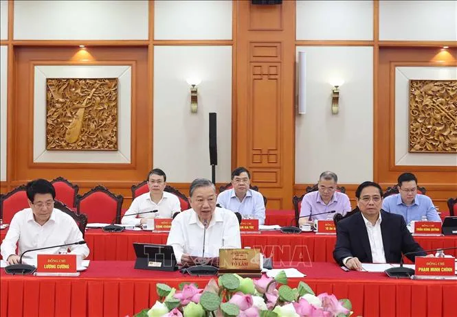 Sáng 11-9-2025, tại Trụ sở Trung ương Đảng, Tổng Bí thư Tô Lâm chủ trì buổi làm việc của Bộ Chính trị với Ban Thường vụ Đảng ủy Quốc hội để cho ý kiến vào dự thảo văn kiện, phương án nhân sự cấp ủy và công tác chuẩn bị Đại hội đại biểu Đảng bộ Quốc hội nhiệm kỳ 2025-2030. Ảnh: TTXVN