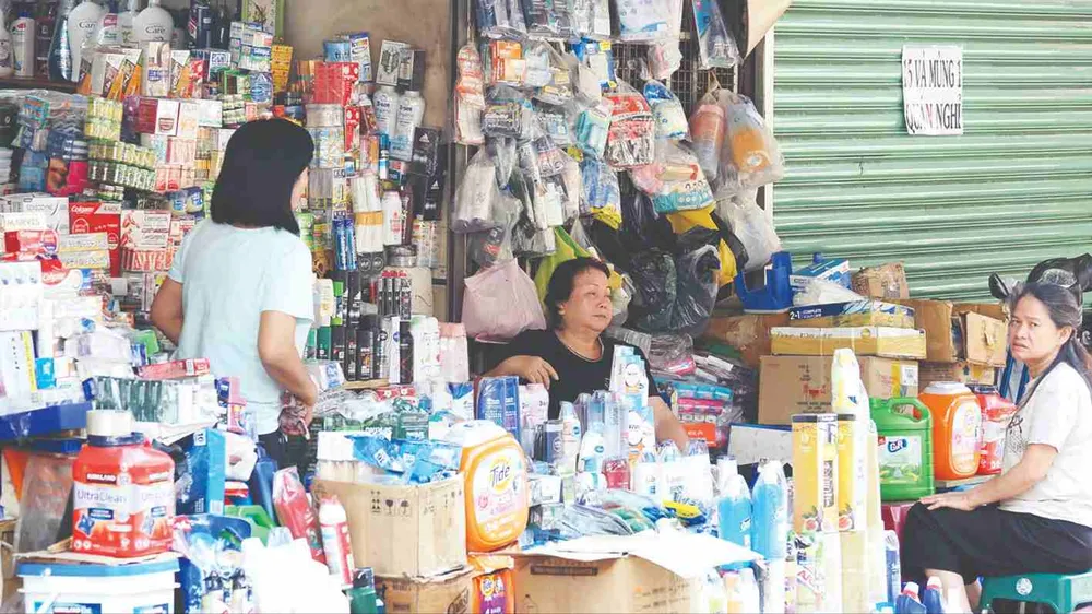 Tiểu thương tại khu Chợ Cũ phường Sài Gòn, TPHCM. Ảnh: HOÀNG HÙNG