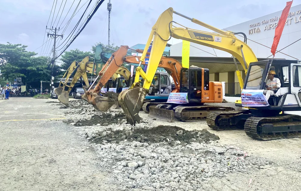 Khởi công Dự án nâng cấp, mở rộng quốc lộ 91, đoạn từ KM0 - KM7 qua TP Cần Thơ. Ảnh: CAO PHONG