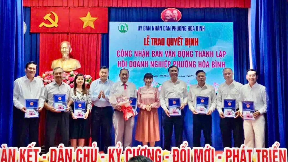 Phường Hòa Bình: Biểu dương doanh nghiệp, hộ kinh doanh tiêu biểu 